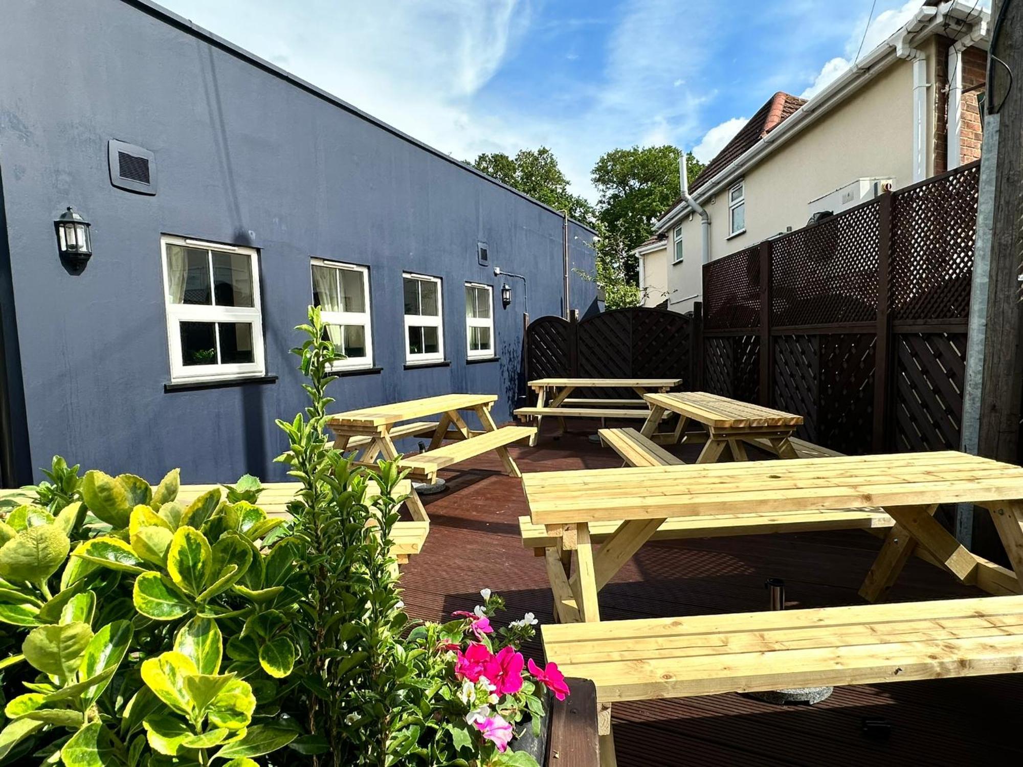 The Prince Albert Pub & Hotel Windsor Exterior photo