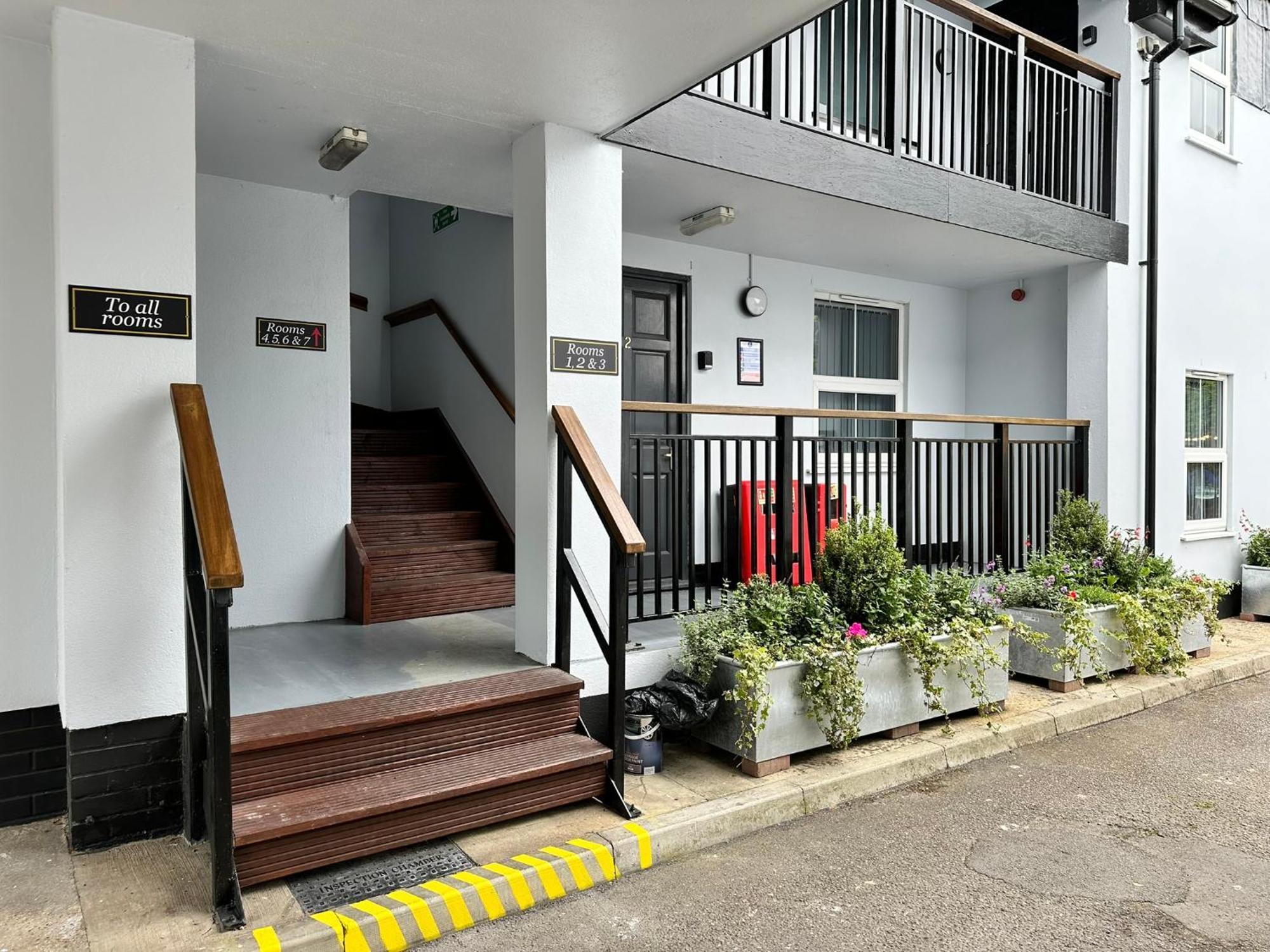 The Prince Albert Pub & Hotel Windsor Exterior photo